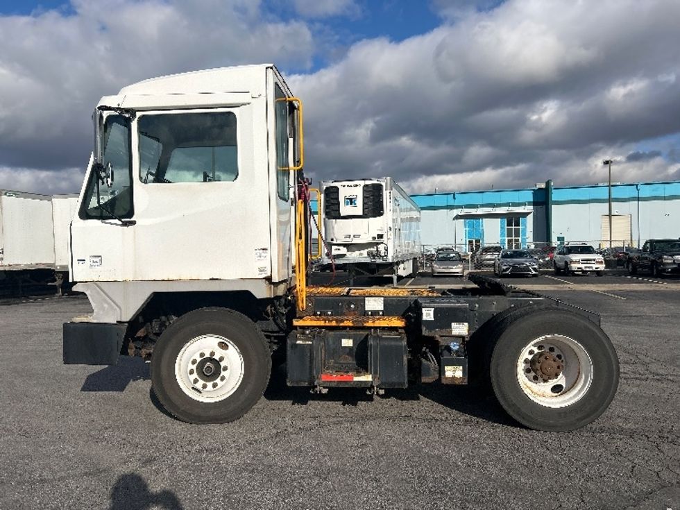 Yard Truck-Heavy Duty Tractors-Ottawa-2018-T2-Obetz-OH-113,946\n\t\tmiles-$ 52,250 - Image 4