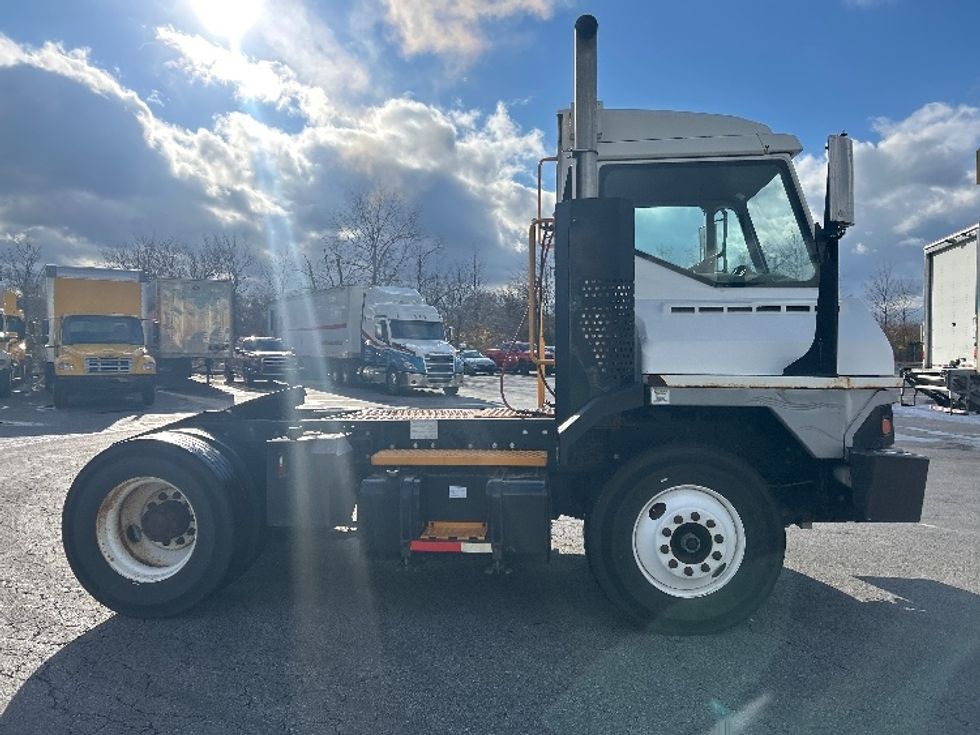 Yard Truck-Heavy Duty Tractors-Ottawa-2018-T2-Obetz-OH-113,946\n\t\tmiles-$ 52,250 - Image 8