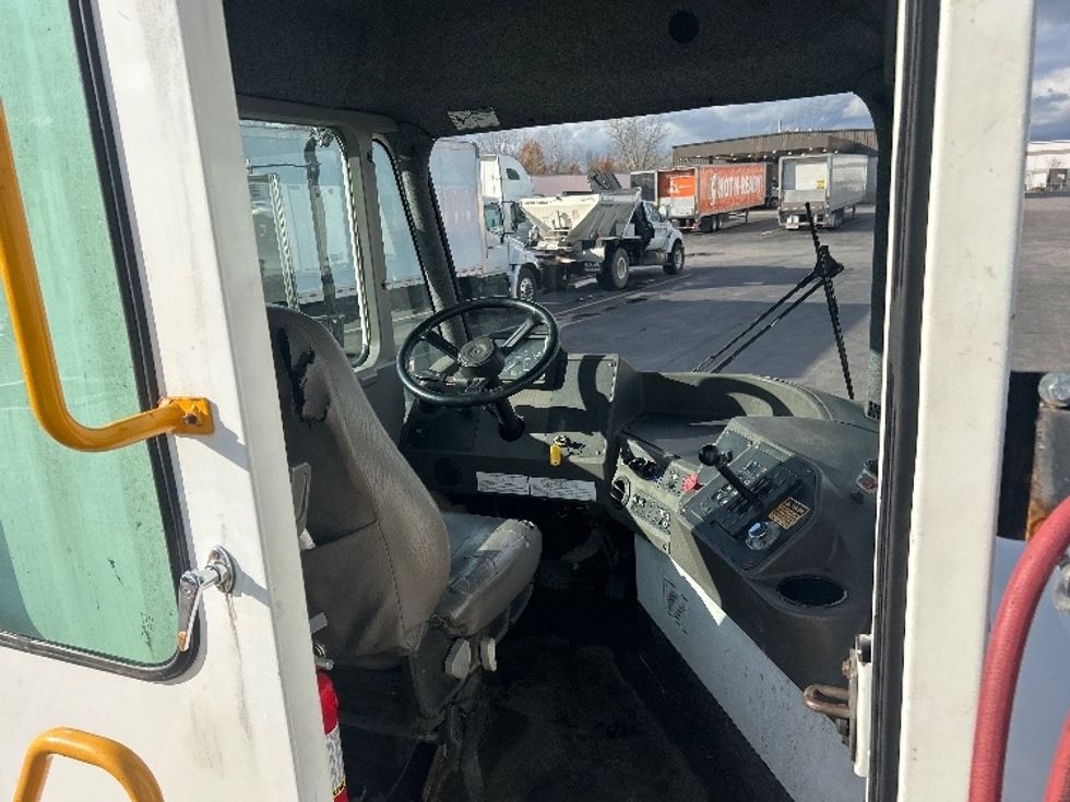 Yard Truck-Heavy Duty Tractors-Ottawa-2018-T2-Obetz-OH-113,946\n\t\tmiles-$ 52,250 - Image 9