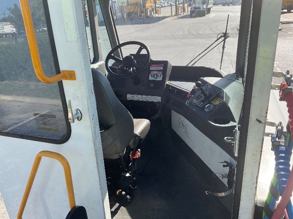 Yard Truck-Heavy Duty Tractors-Ottawa-2018-T2-Omaha-NE-208,522\n\t\tmiles-$ 60,500 - Image 12