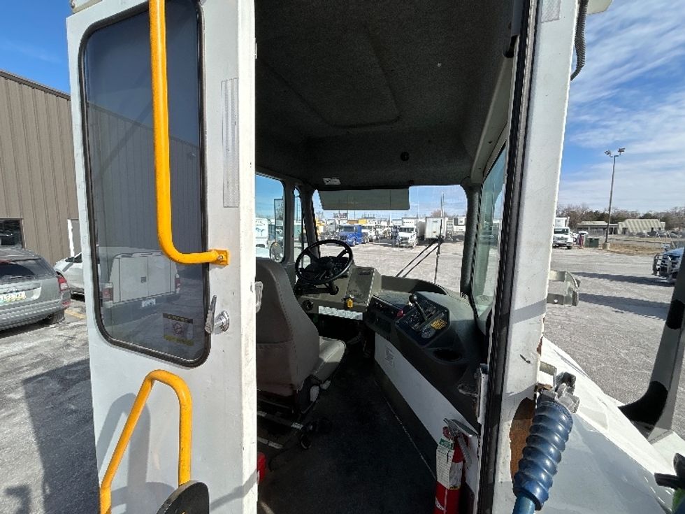 Yard Truck-Heavy Duty Tractors-Ottawa-2018-T2-Omaha-NE-208,522\n\t\tmiles-$ 60,500 - Image 9