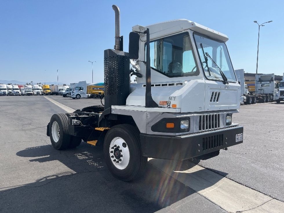 Yard Truck-Heavy Duty Tractors-Ottawa-2018-T2-Ontario-CA-58,250\n\t\tmiles-$ 62,750 - Image 1