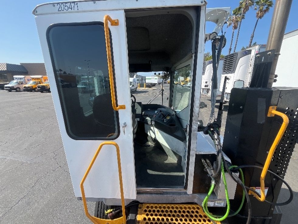 Yard Truck-Heavy Duty Tractors-Ottawa-2018-T2-Ontario-CA-58,250\n\t\tmiles-$ 62,750 - Image 12