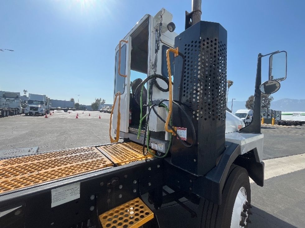Yard Truck-Heavy Duty Tractors-Ottawa-2018-T2-Ontario-CA-58,250\n\t\tmiles-$ 62,750 - Image 14