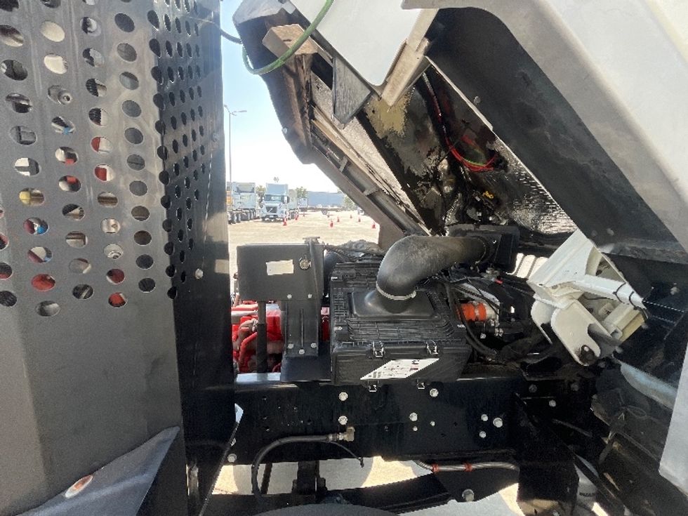 Yard Truck-Heavy Duty Tractors-Ottawa-2018-T2-Ontario-CA-58,250\n\t\tmiles-$ 62,750 - Image 15