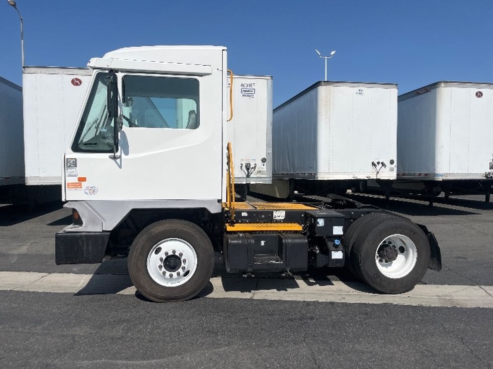 Yard Truck-Heavy Duty Tractors-Ottawa-2018-T2-Ontario-CA-58,250\n\t\tmiles-$ 62,750 - Image 4