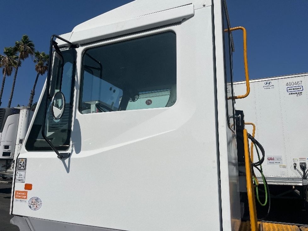 Yard Truck-Heavy Duty Tractors-Ottawa-2018-T2-Ontario-CA-58,250\n\t\tmiles-$ 62,750 - Image 9