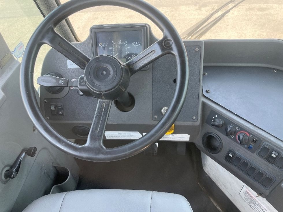 Yard Truck-Heavy Duty Tractors-Ottawa-2018-T2-Ontario-CA-59,892\n\t\tmiles-$ 62,250 - Image 11