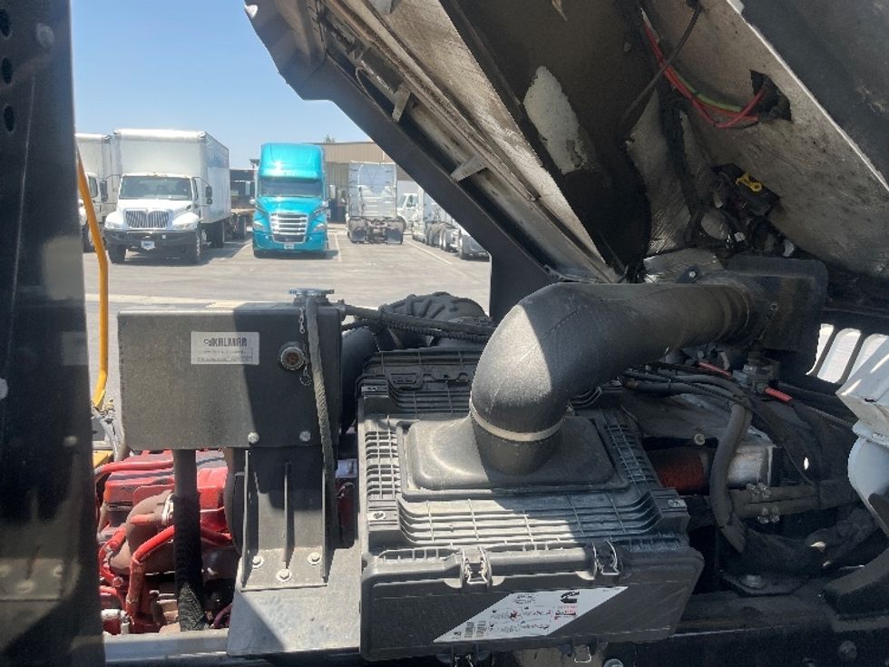 Yard Truck-Heavy Duty Tractors-Ottawa-2018-T2-Ontario-CA-59,892\n\t\tmiles-$ 62,250 - Image 15