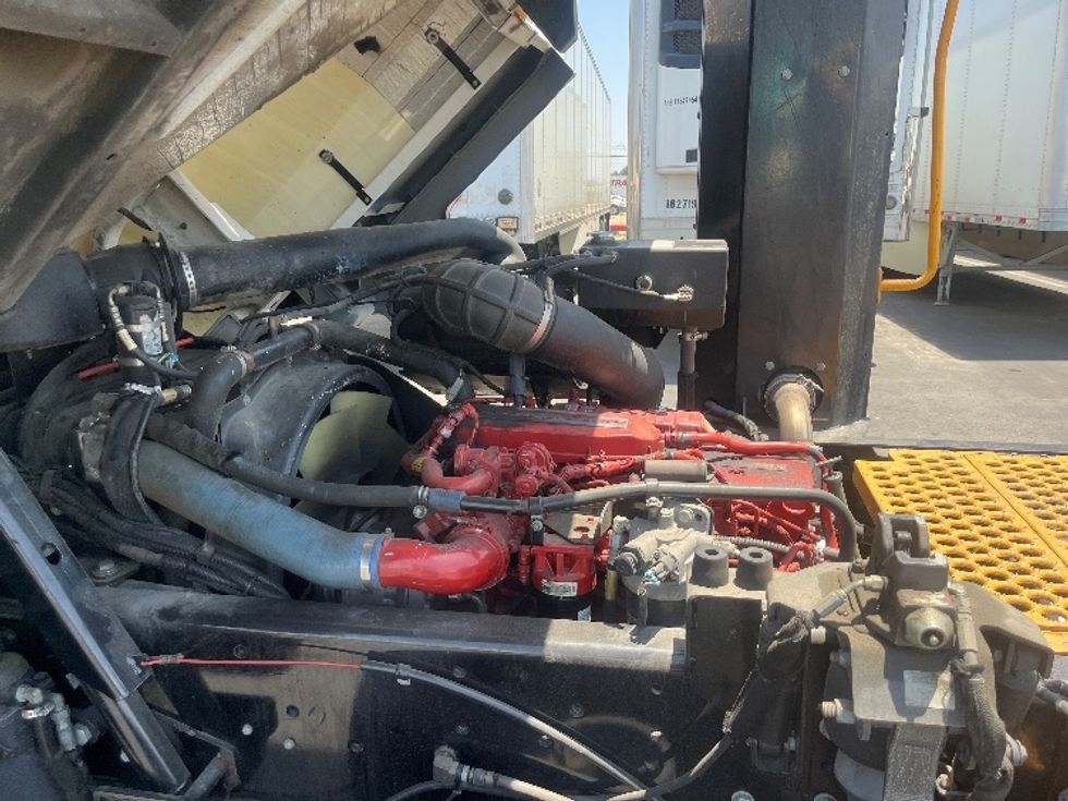 Yard Truck-Heavy Duty Tractors-Ottawa-2018-T2-Ontario-CA-59,892\n\t\tmiles-$ 62,250 - Image 16