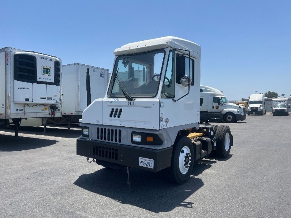 Yard Truck-Heavy Duty Tractors-Ottawa-2018-T2-Ontario-CA-59,892\n\t\tmiles-$ 62,250 - Image 3