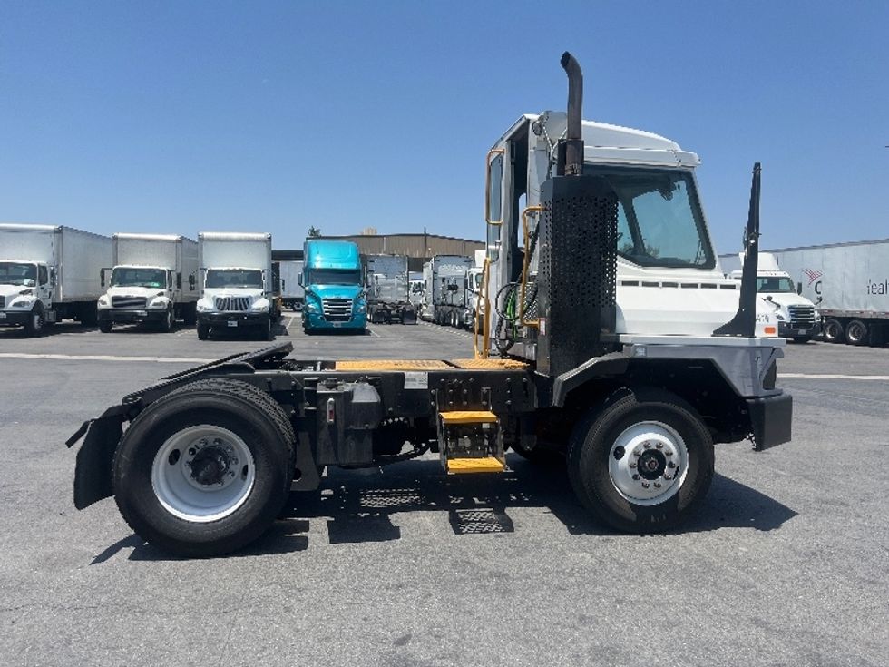 Yard Truck-Heavy Duty Tractors-Ottawa-2018-T2-Ontario-CA-59,892\n\t\tmiles-$ 62,250 - Image 8