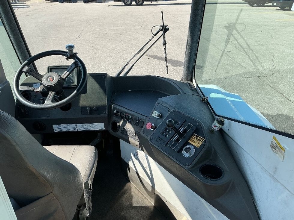 Yard Truck-Heavy Duty Tractors-Ottawa-2018-T2-Piqua-OH-51,651\n\t\tmiles-$ 59,250 - Image 12