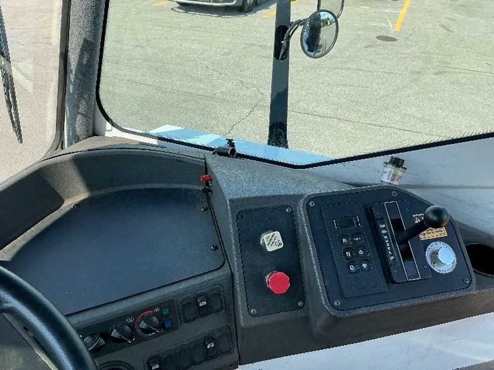 Yard Truck-Heavy Duty Tractors-Ottawa-2018-T2-Piqua-OH-51,651\n\t\tmiles-$ 59,250 - Image 13