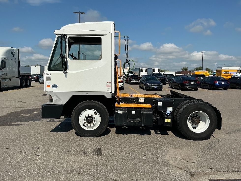 Yard Truck-Heavy Duty Tractors-Ottawa-2018-T2-Piqua-OH-51,651\n\t\tmiles-$ 59,250 - Image 4