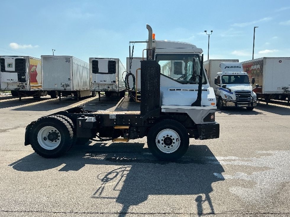 Yard Truck-Heavy Duty Tractors-Ottawa-2018-T2-Piqua-OH-51,651\n\t\tmiles-$ 59,250 - Image 8