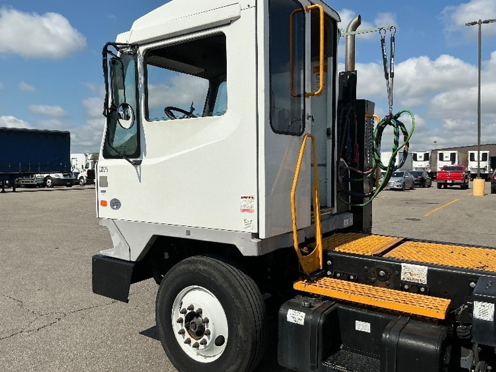 Yard Truck-Heavy Duty Tractors-Ottawa-2018-T2-Piqua-OH-51,651\n\t\tmiles-$ 59,250 - Image 9