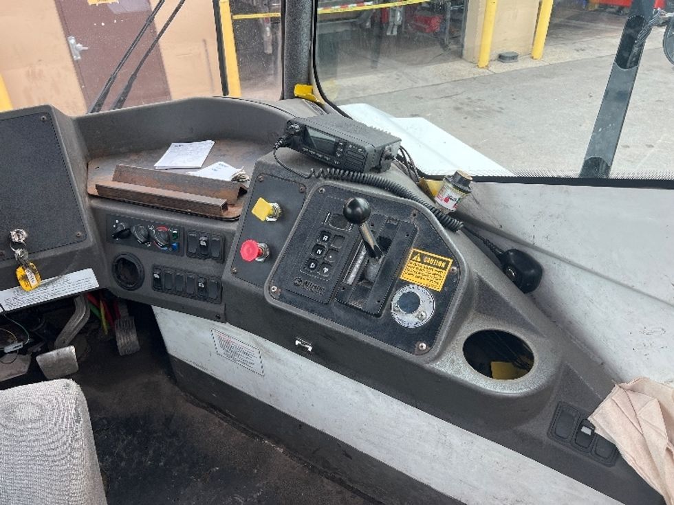 Yard Truck-Heavy Duty Tractors-Ottawa-2018-T2-Rochester-NY-174,608\n\t\tmiles-$ 49,000 - Image 11