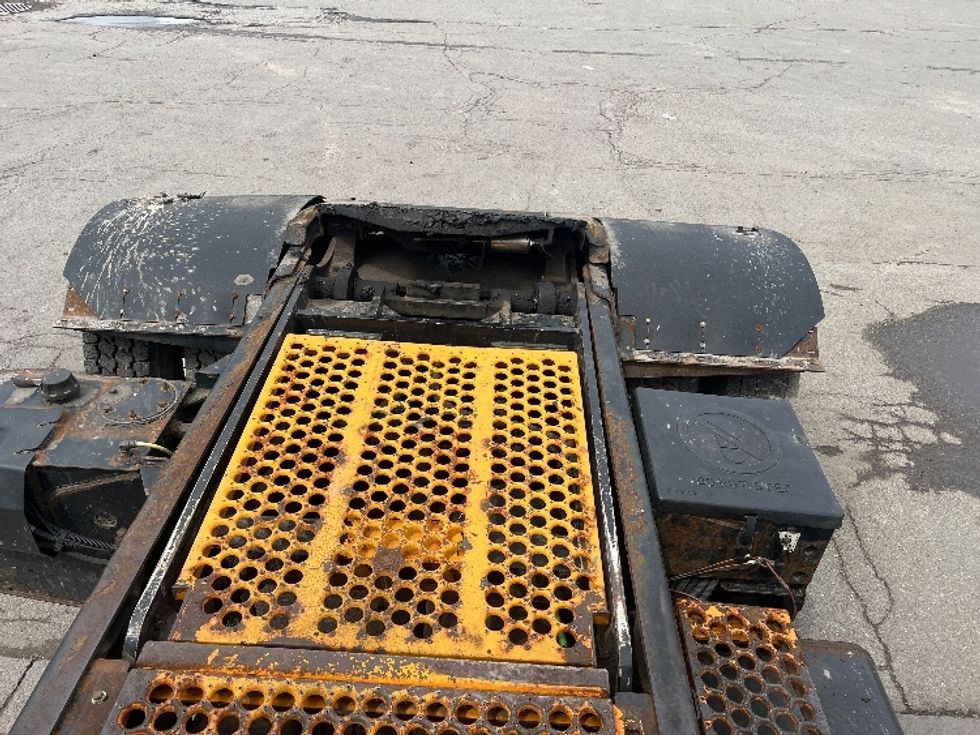Yard Truck-Heavy Duty Tractors-Ottawa-2018-T2-Rochester-NY-174,608\n\t\tmiles-$ 49,000 - Image 17