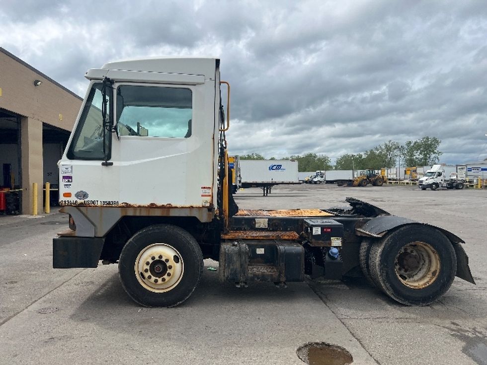 Yard Truck-Heavy Duty Tractors-Ottawa-2018-T2-Rochester-NY-174,608\n\t\tmiles-$ 49,000 - Image 4