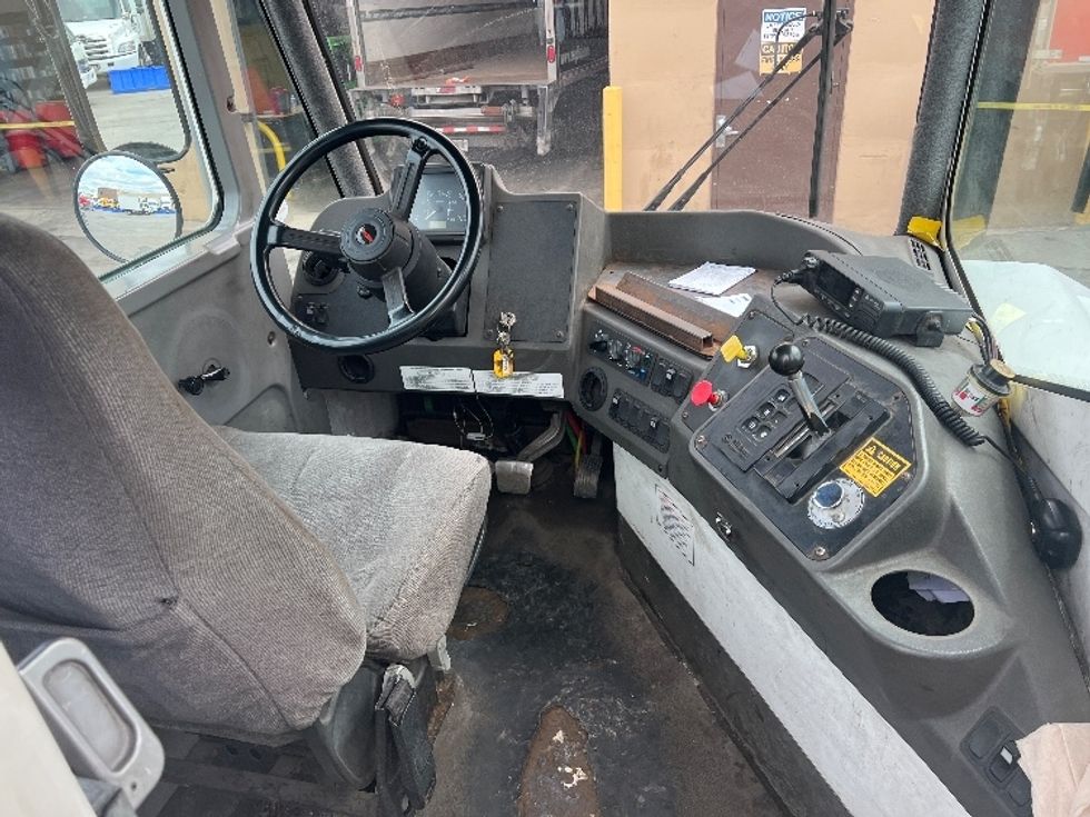 Yard Truck-Heavy Duty Tractors-Ottawa-2018-T2-Rochester-NY-174,608\n\t\tmiles-$ 49,000 - Image 9