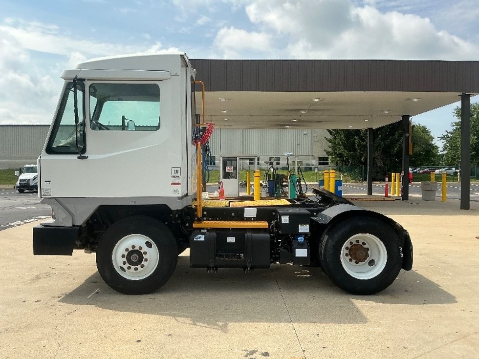 Yard Truck-Heavy Duty Tractors-Ottawa-2018-T2-South Bend-IN-773\n\t\tmiles-$ 49,500 - Image 4