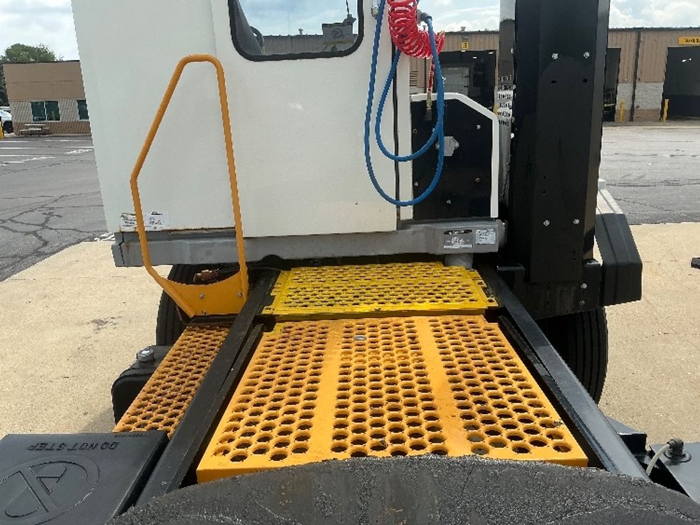 Yard Truck-Heavy Duty Tractors-Ottawa-2018-T2-South Bend-IN-773\n\t\tmiles-$ 49,500 - Image 6