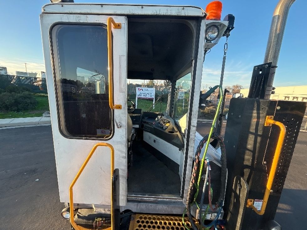 Yard Truck-Heavy Duty Tractors-Ottawa-2018-T2-Stockton-CA-57,456\n\t\tmiles-$ 55,750 - Image 12