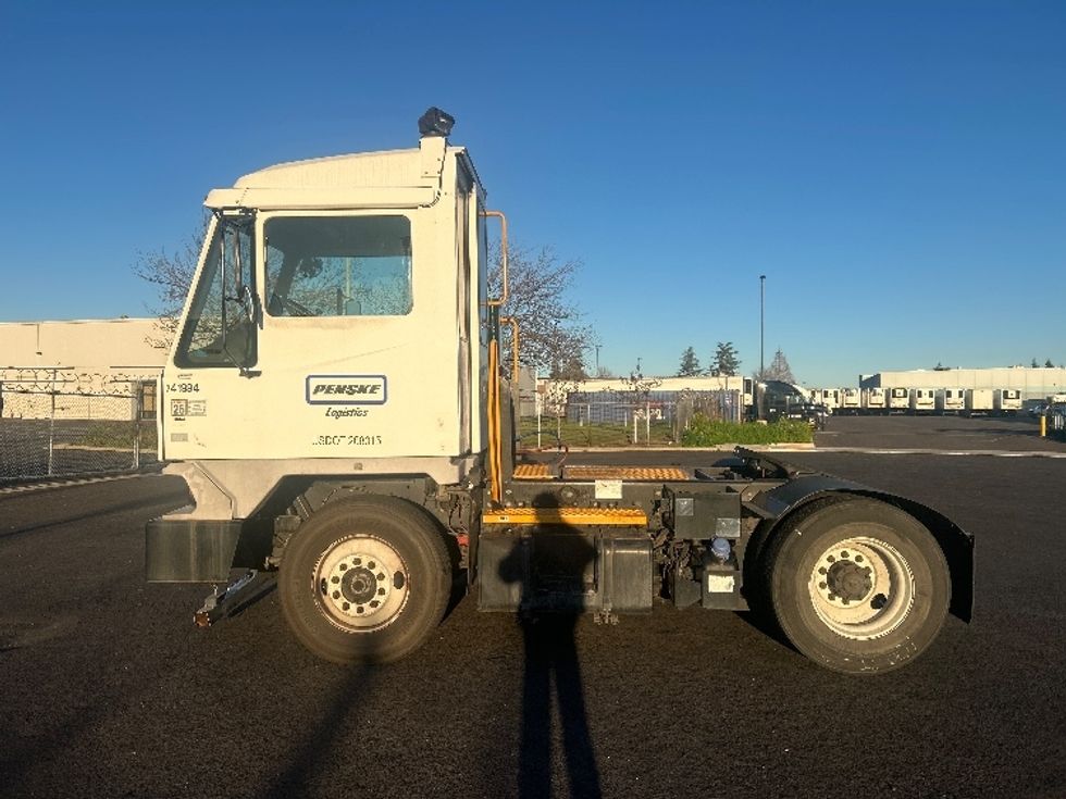 Yard Truck-Heavy Duty Tractors-Ottawa-2018-T2-Stockton-CA-57,456\n\t\tmiles-$ 55,750 - Image 4