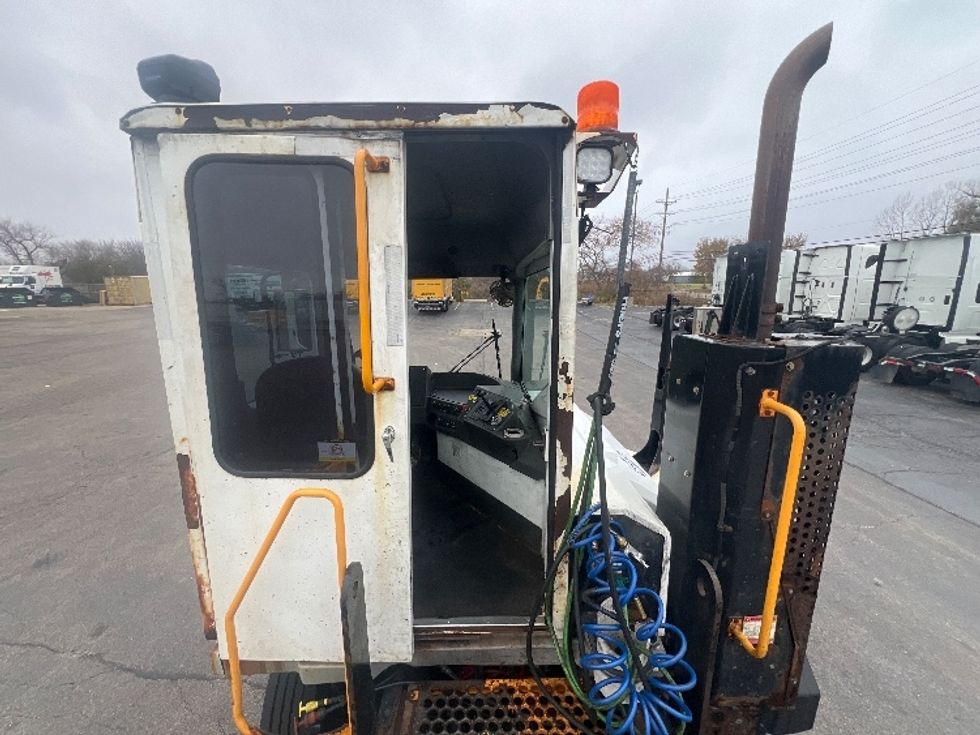 Yard Truck-Heavy Duty Tractors-Ottawa-2018-T2-Sturtevant-WI-34,656\n\t\tmiles-$ 53,500 - Image 12