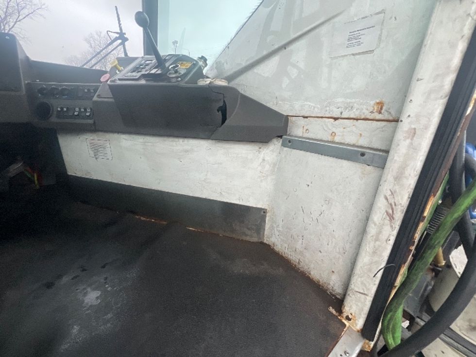 Yard Truck-Heavy Duty Tractors-Ottawa-2018-T2-Sturtevant-WI-34,656\n\t\tmiles-$ 53,500 - Image 13