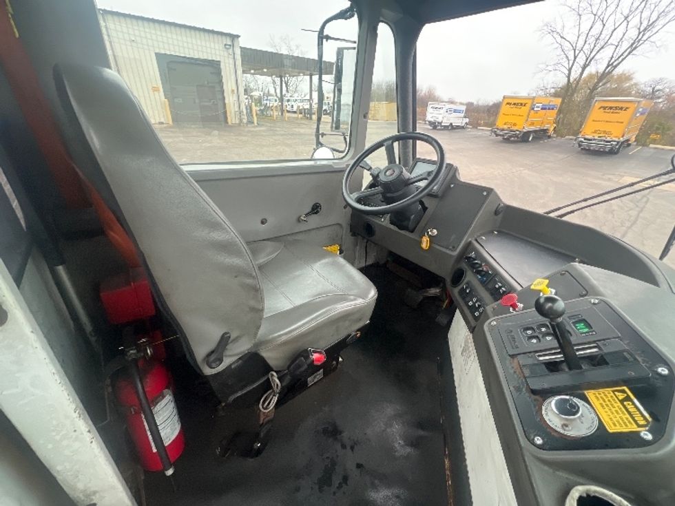 Yard Truck-Heavy Duty Tractors-Ottawa-2018-T2-Sturtevant-WI-34,656\n\t\tmiles-$ 53,500 - Image 14