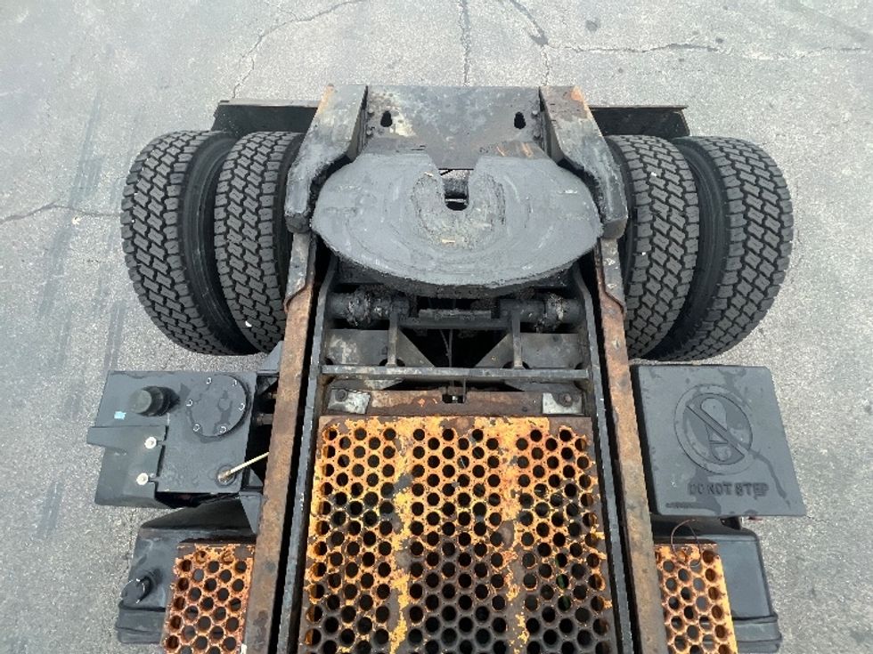 Yard Truck-Heavy Duty Tractors-Ottawa-2018-T2-Sturtevant-WI-34,656\n\t\tmiles-$ 53,500 - Image 19