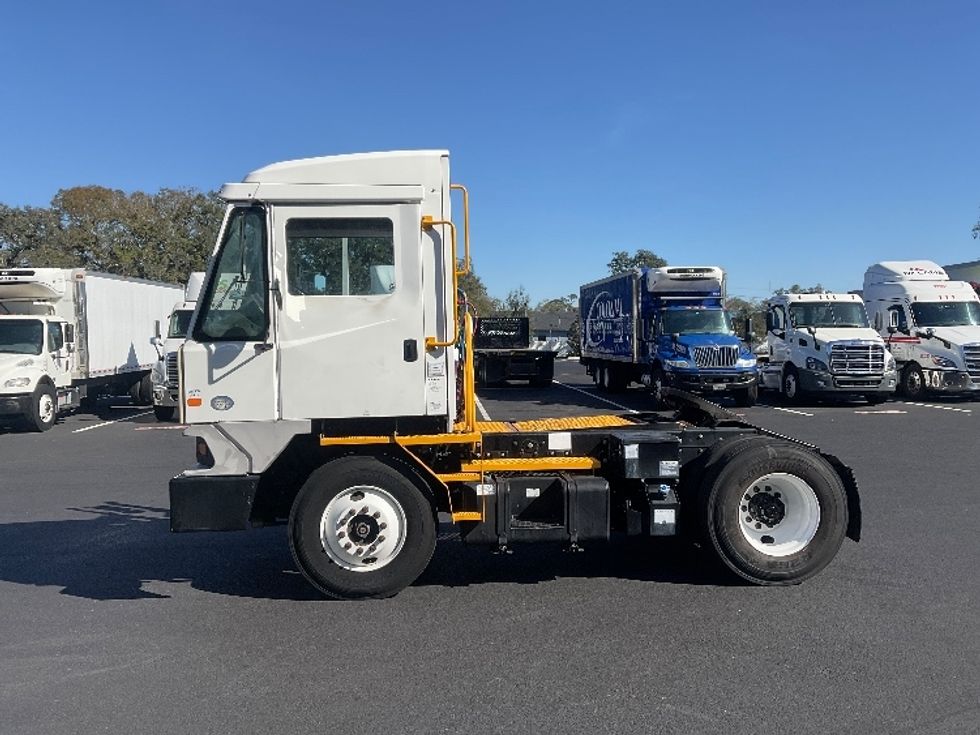 Yard Truck-Heavy Duty Tractors-Ottawa-2018-T2-Tampa-FL-9,556\n\t\tmiles-$ 61,000 - Image 4