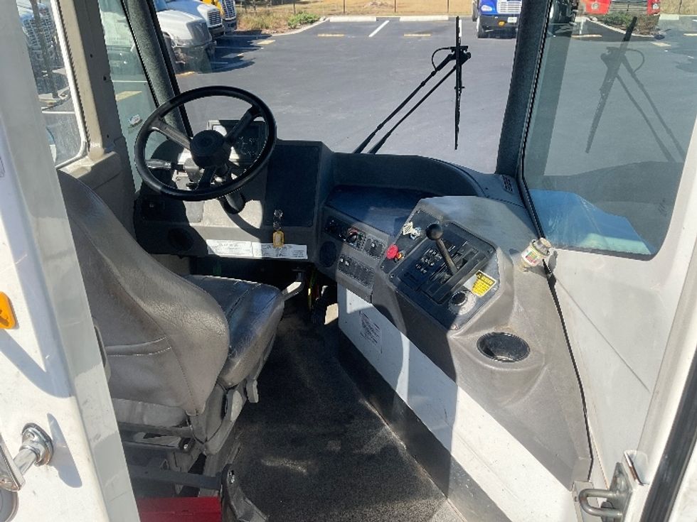 Yard Truck-Heavy Duty Tractors-Ottawa-2018-T2-Tampa-FL-9,556\n\t\tmiles-$ 61,000 - Image 9