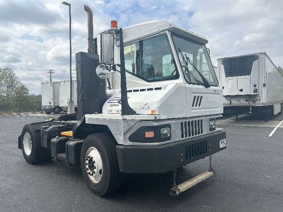 Yard Truck-Heavy Duty Tractors-Ottawa-2019-T2-Atlanta (Forest Park)-GA-365,950\n\t\tmiles-$ 67,750 - Image 1