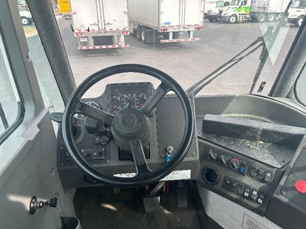 Yard Truck-Heavy Duty Tractors-Ottawa-2019-T2-Atlanta (Forest Park)-GA-365,950\n\t\tmiles-$ 67,750 - Image 11
