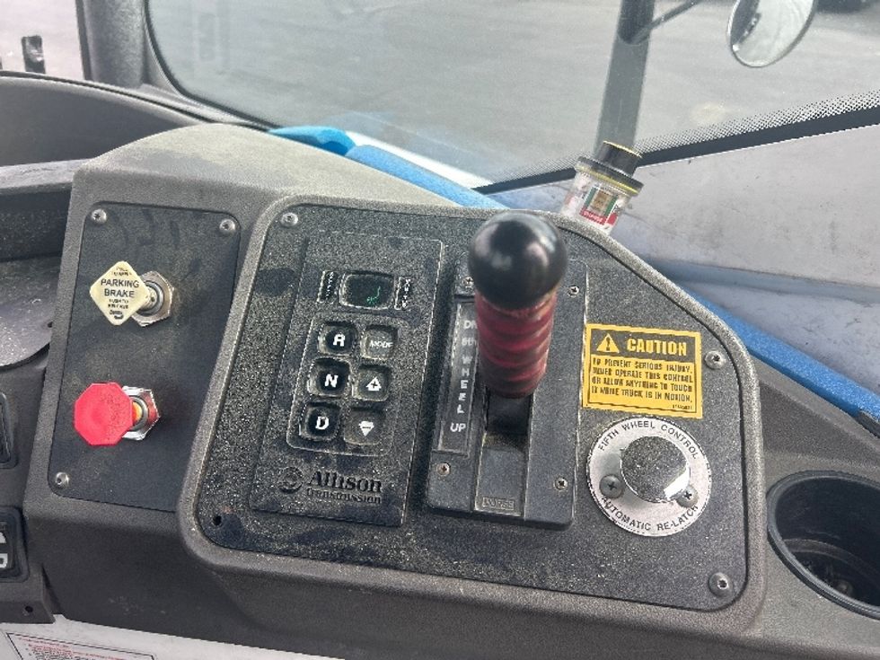Yard Truck-Heavy Duty Tractors-Ottawa-2019-T2-Atlanta (Forest Park)-GA-365,950\n\t\tmiles-$ 67,750 - Image 12