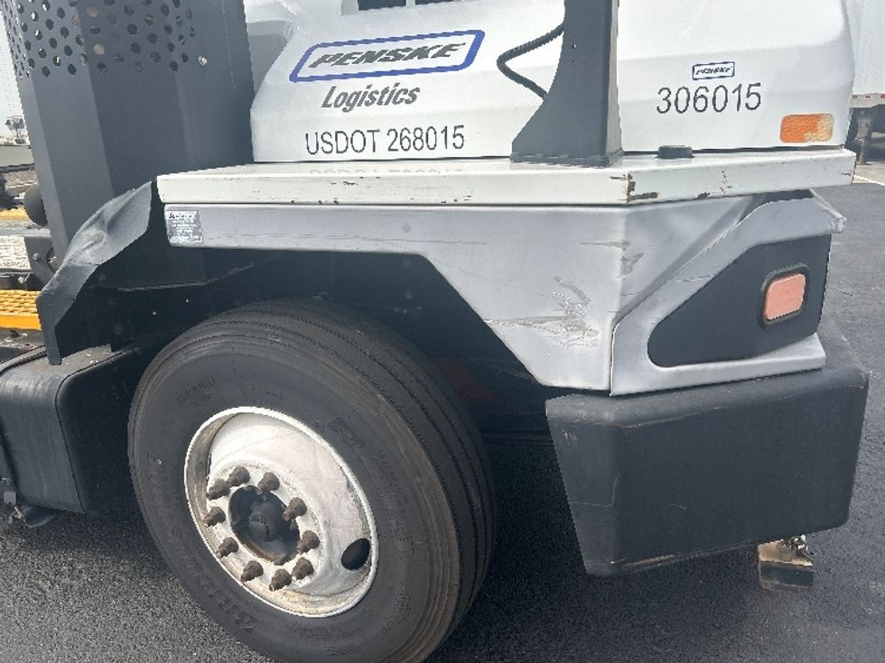 Yard Truck-Heavy Duty Tractors-Ottawa-2019-T2-Atlanta (Forest Park)-GA-365,950\n\t\tmiles-$ 67,750 - Image 14