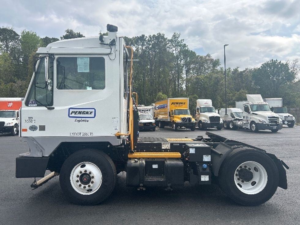 Yard Truck-Heavy Duty Tractors-Ottawa-2019-T2-Atlanta (Forest Park)-GA-365,950\n\t\tmiles-$ 67,750 - Image 4