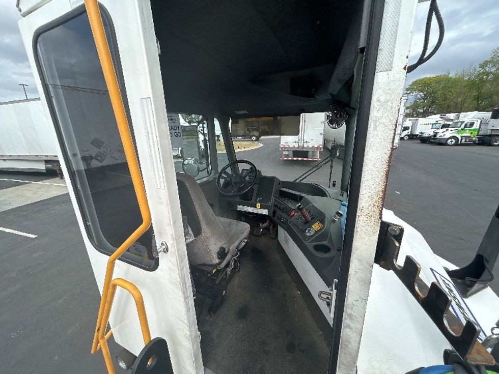 Yard Truck-Heavy Duty Tractors-Ottawa-2019-T2-Atlanta (Forest Park)-GA-365,950\n\t\tmiles-$ 67,750 - Image 9
