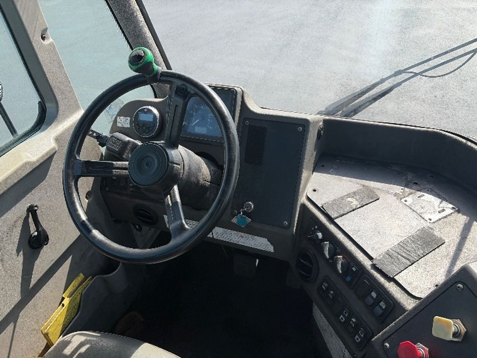 Yard Truck-Heavy Duty Tractors-Ottawa-2019-T2-Atlanta (Forest Park)-GA-56,738\n\t\tmiles-$ 55,750 - Image 10