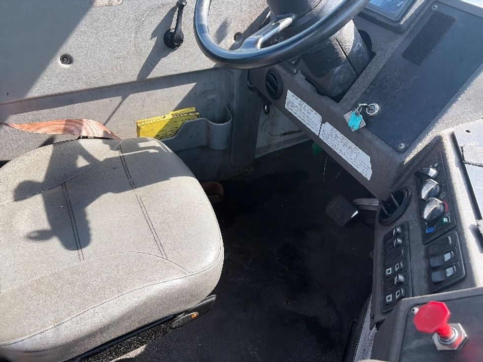 Yard Truck-Heavy Duty Tractors-Ottawa-2019-T2-Atlanta (Forest Park)-GA-56,738\n\t\tmiles-$ 55,750 - Image 13