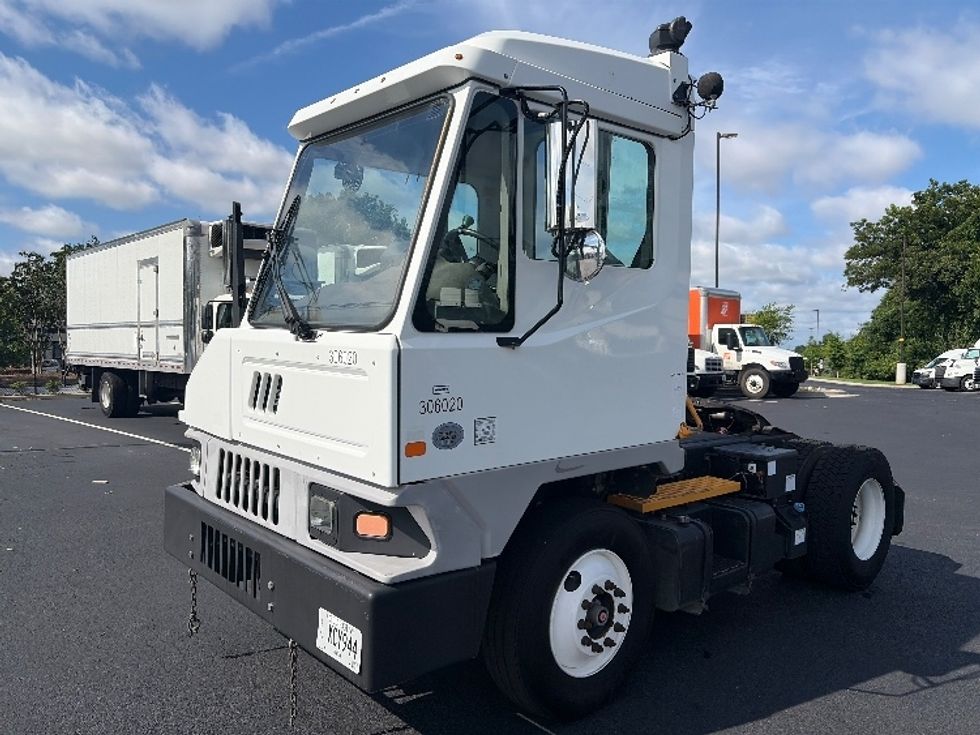 Yard Truck-Heavy Duty Tractors-Ottawa-2019-T2-Atlanta (Forest Park)-GA-56,738\n\t\tmiles-$ 55,750 - Image 3