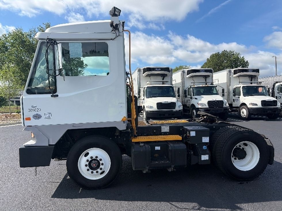 Yard Truck-Heavy Duty Tractors-Ottawa-2019-T2-Atlanta (Forest Park)-GA-56,738\n\t\tmiles-$ 55,750 - Image 4