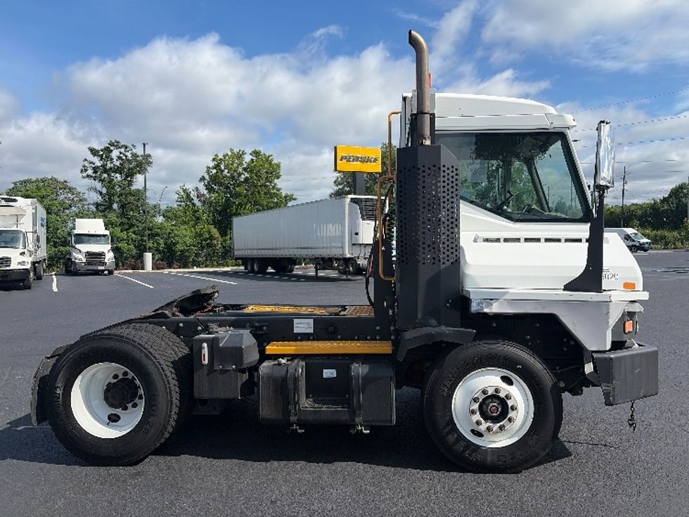 Yard Truck-Heavy Duty Tractors-Ottawa-2019-T2-Atlanta (Forest Park)-GA-56,738\n\t\tmiles-$ 55,750 - Image 8