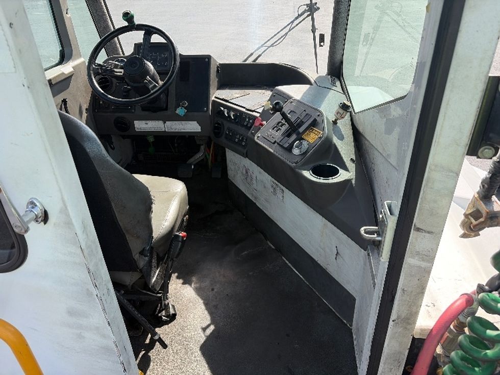 Yard Truck-Heavy Duty Tractors-Ottawa-2019-T2-Atlanta (Forest Park)-GA-56,738\n\t\tmiles-$ 55,750 - Image 9