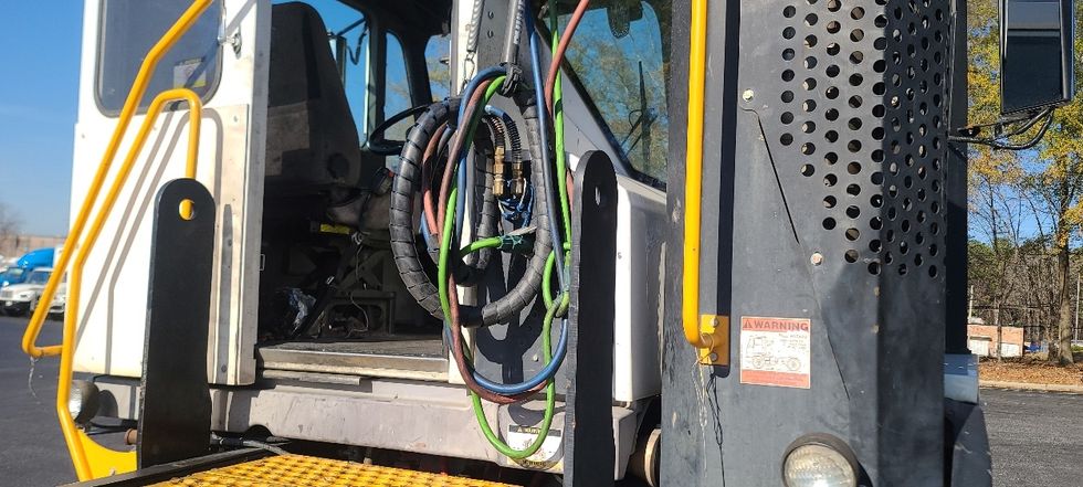 Yard Truck-Heavy Duty Tractors-Ottawa-2019-T2-Atlanta-GA-299,001\n\t\tmiles-$ 66,250 - Image 10