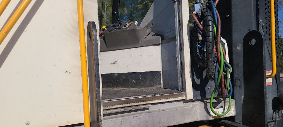 Yard Truck-Heavy Duty Tractors-Ottawa-2019-T2-Atlanta-GA-299,001\n\t\tmiles-$ 66,250 - Image 9