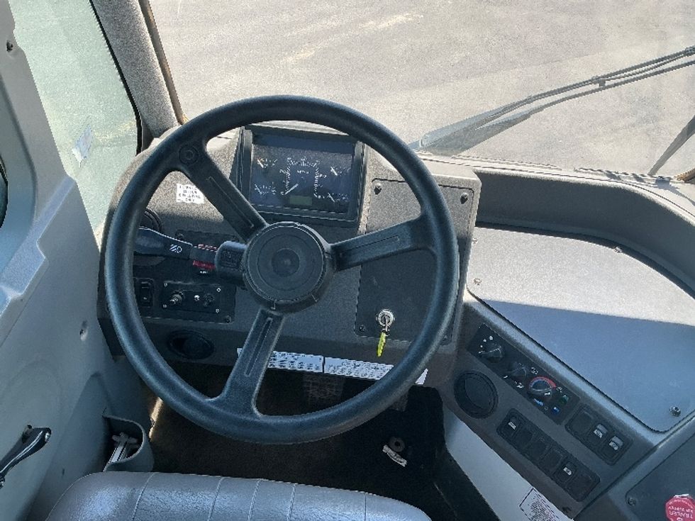 Yard Truck-Heavy Duty Tractors-Ottawa-2019-T2-Aurora-CO-25,046\n\t\tmiles-$ 64,250 - Image 11